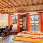 Komfortwohnung Mit Pool Und Sauna Appartamento